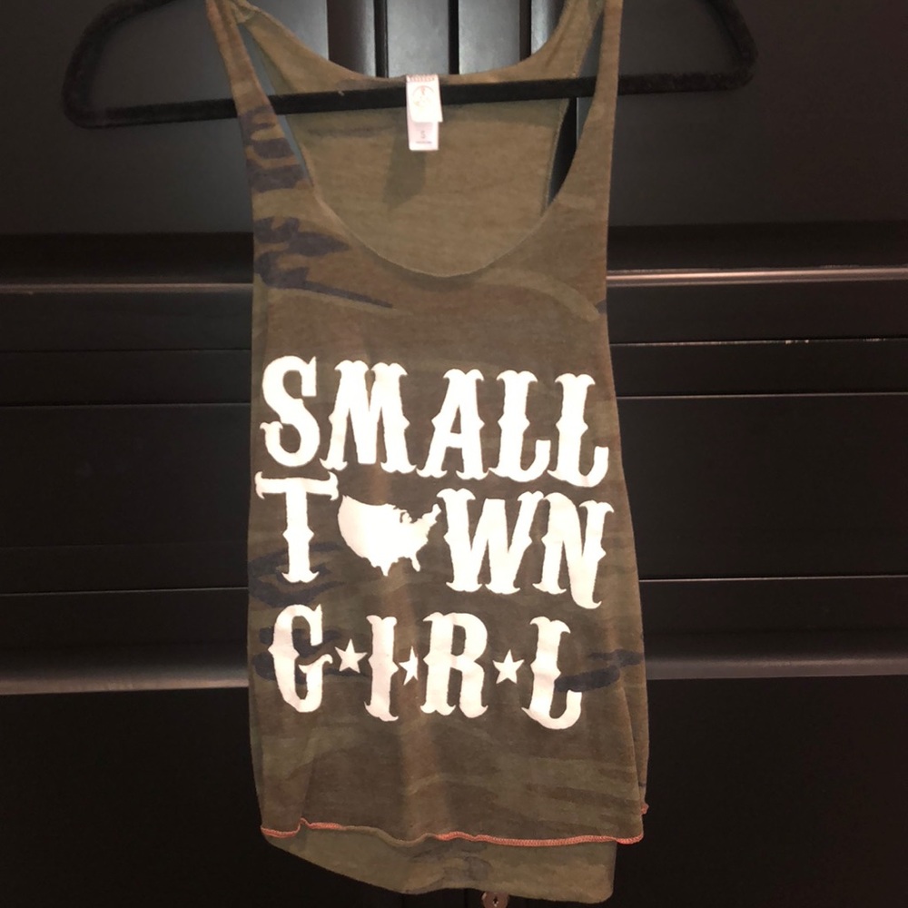 Camo small town girl tank top S